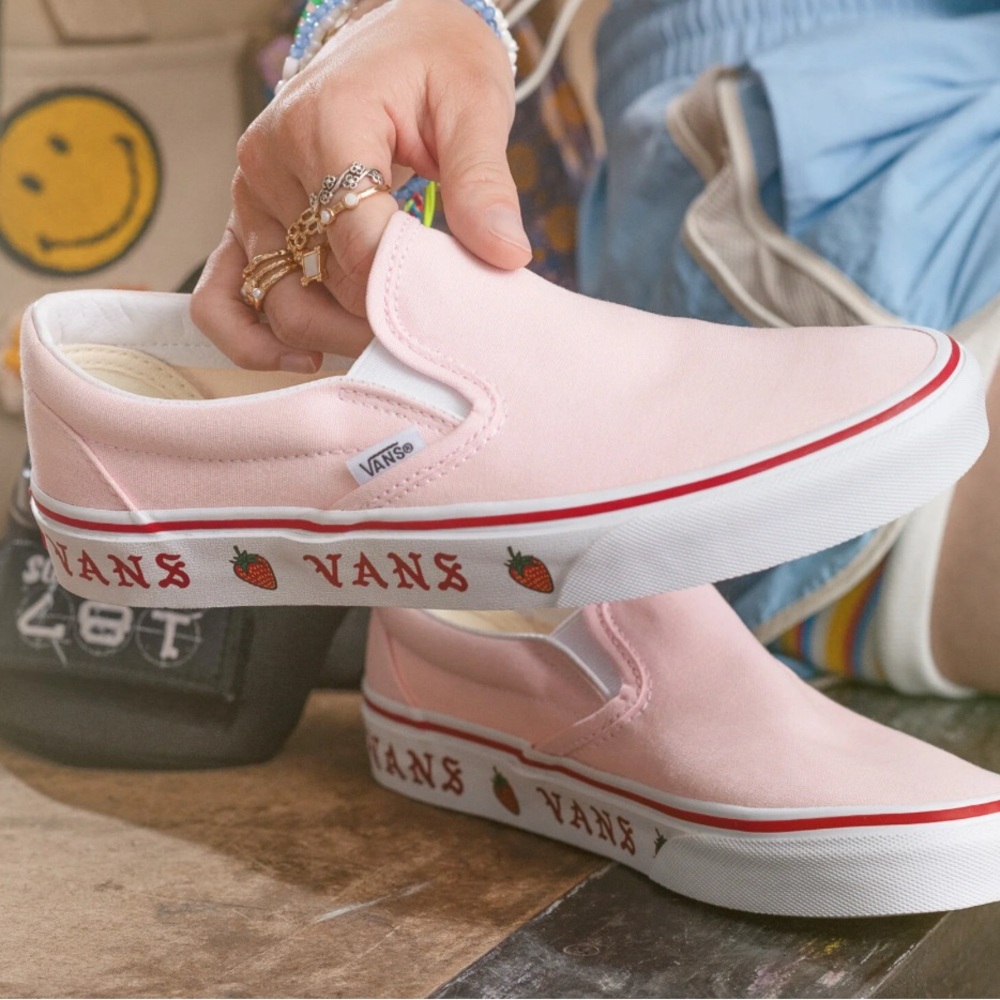 VANS 2021 Classic Slip-On 'Sidewall Print - Strawberry' rare size M 6.5/ Women 8